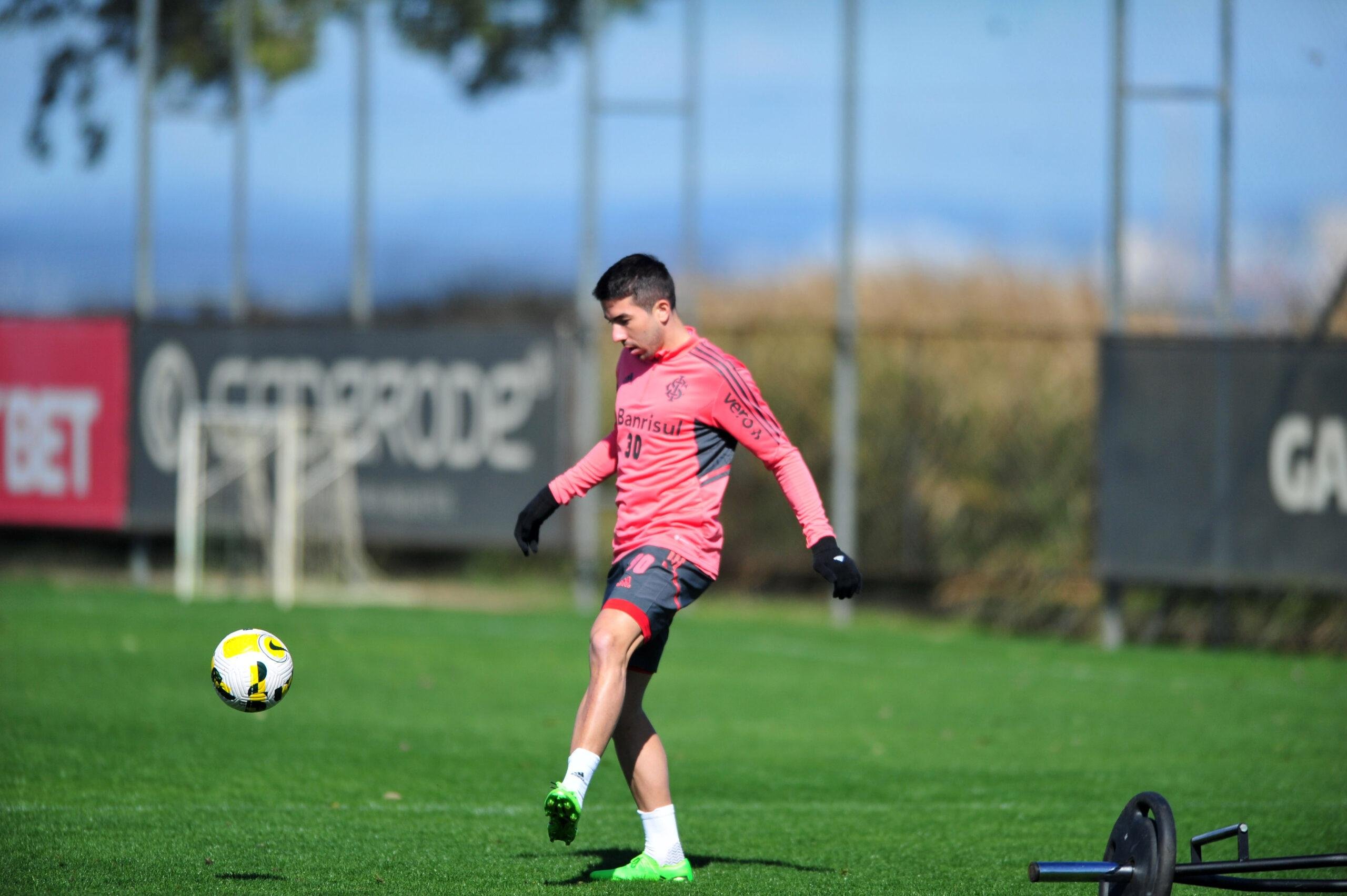 Carlos de Pena em treino no CT Parque Gigante