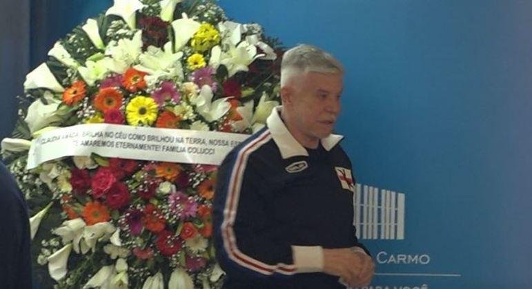 Miguel Falabella foi ao vel&oacute;rio de Cl&aacute;udia Jimenez no Rio para se despedir da amiga