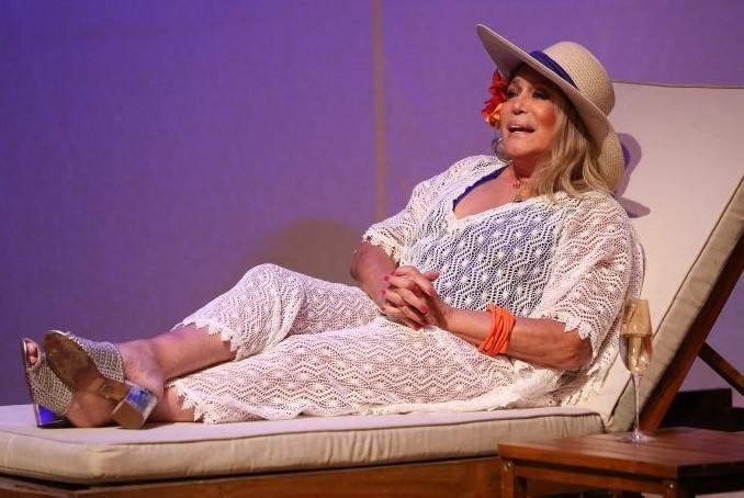 Susana Vieira apresentou em Porto Alegre o espet&aacute;culo &ldquo;Uma Shirley Qualquer&rdquo;