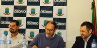 A assinatura do contrato ocorreu no Plenarinho da Prefeitura de Osório
