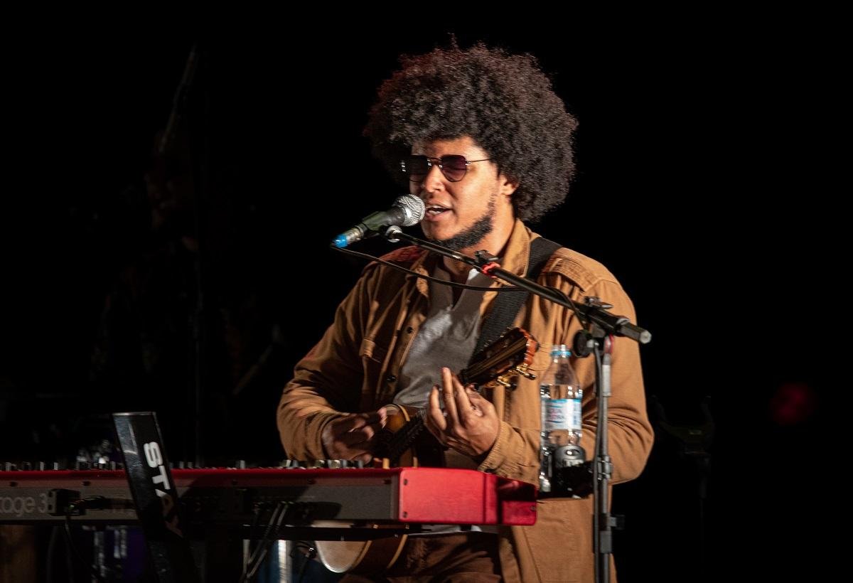 Luiz Ot&aacute;vio tem um repert&oacute;rio que transita por diversos estilos, do jazz &agrave; MPB.