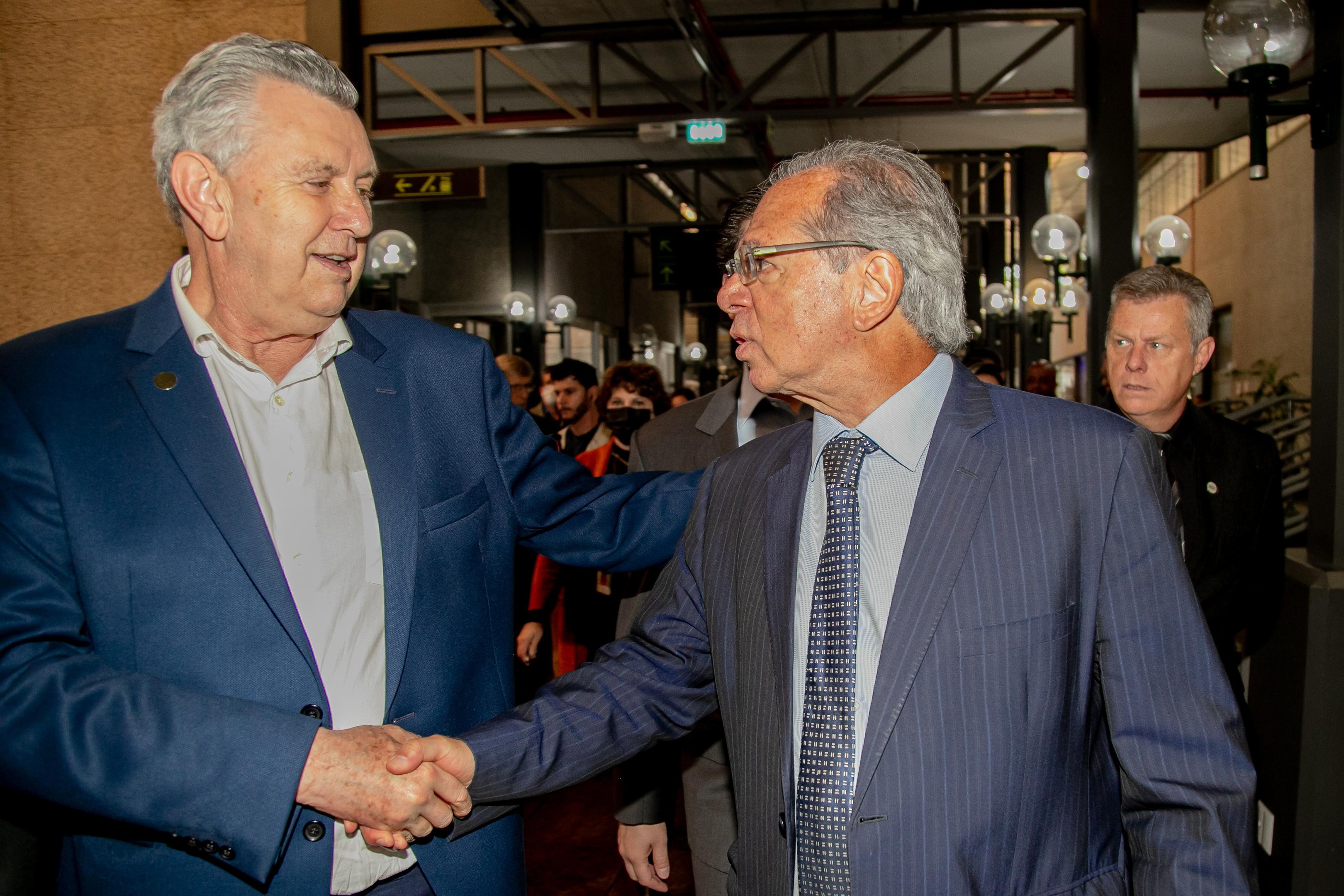 Heinze em encontro com Guedes na Capital.