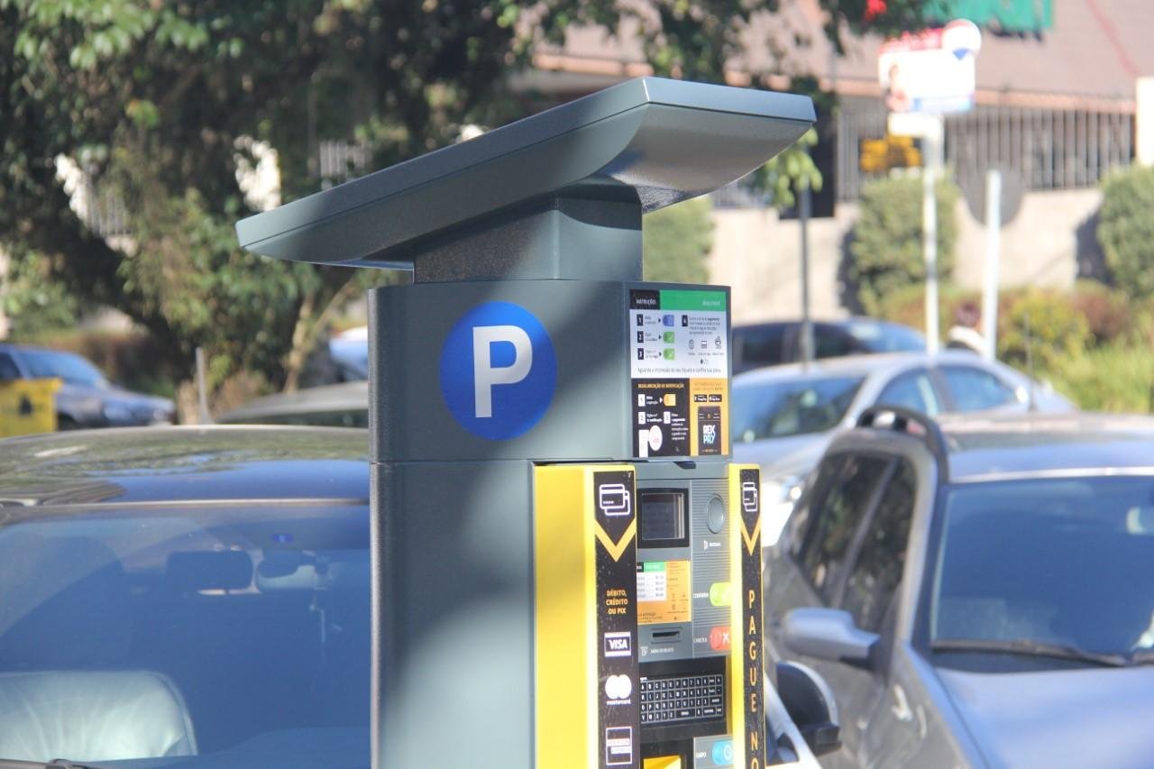 O valor da tarifa para a utiliza&ccedil;&atilde;o na &Aacute;rea Verde &eacute; de R$ 2,00 por hora, e na &Aacute;rea Azul &eacute; de R$ 4,00