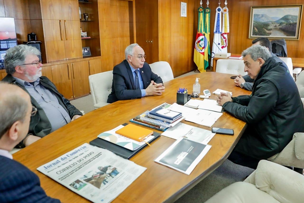 Bogo e Melo durante reuni&atilde;o nesta ter&ccedil;a-feira