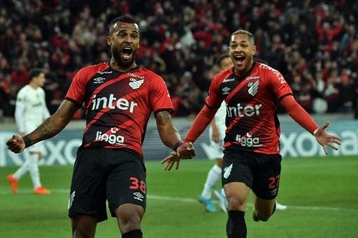 Athletico-PR larga em vantagem na semifinal da Libertadores