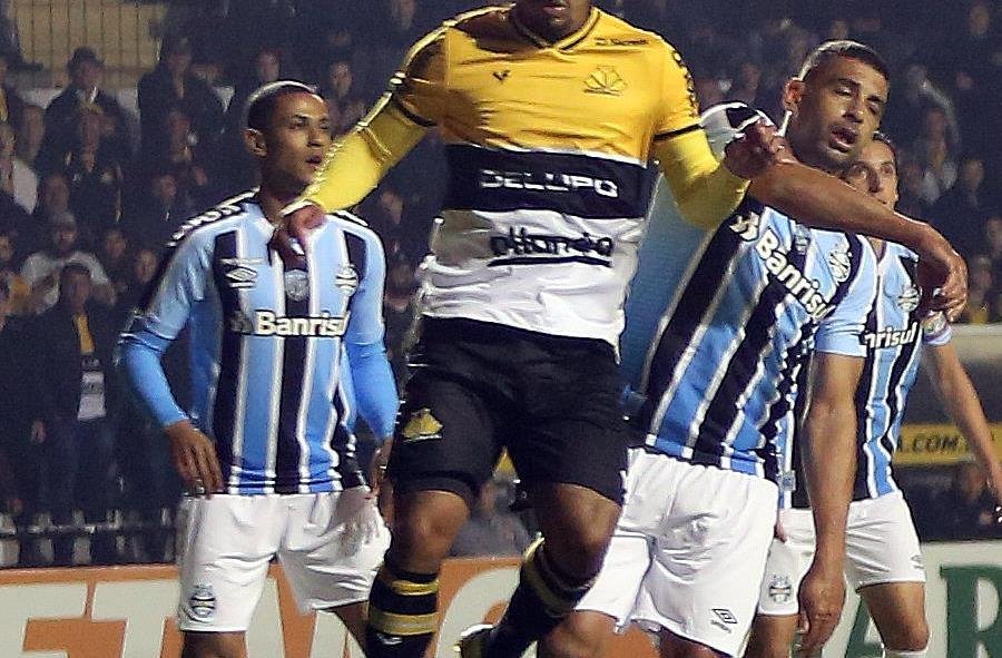 Bruno Alves pediu rea&ccedil;&atilde;o imediata do Gr&ecirc;mio na S&eacute;rie B