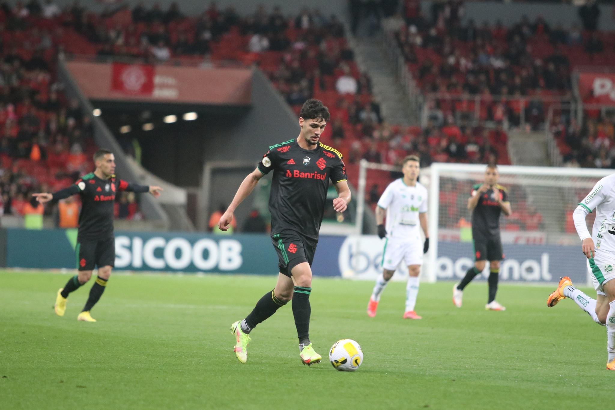Johnny fez dois gols na goleada contra o Juventude por 4 a 0
