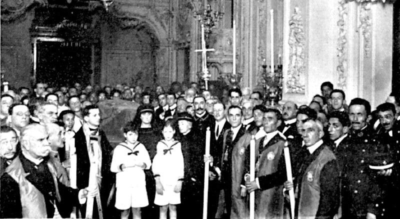 Chegada do corpo do conde d&rsquo;Eu &agrave; Igreja da Cruz dos Militares, no RJ.