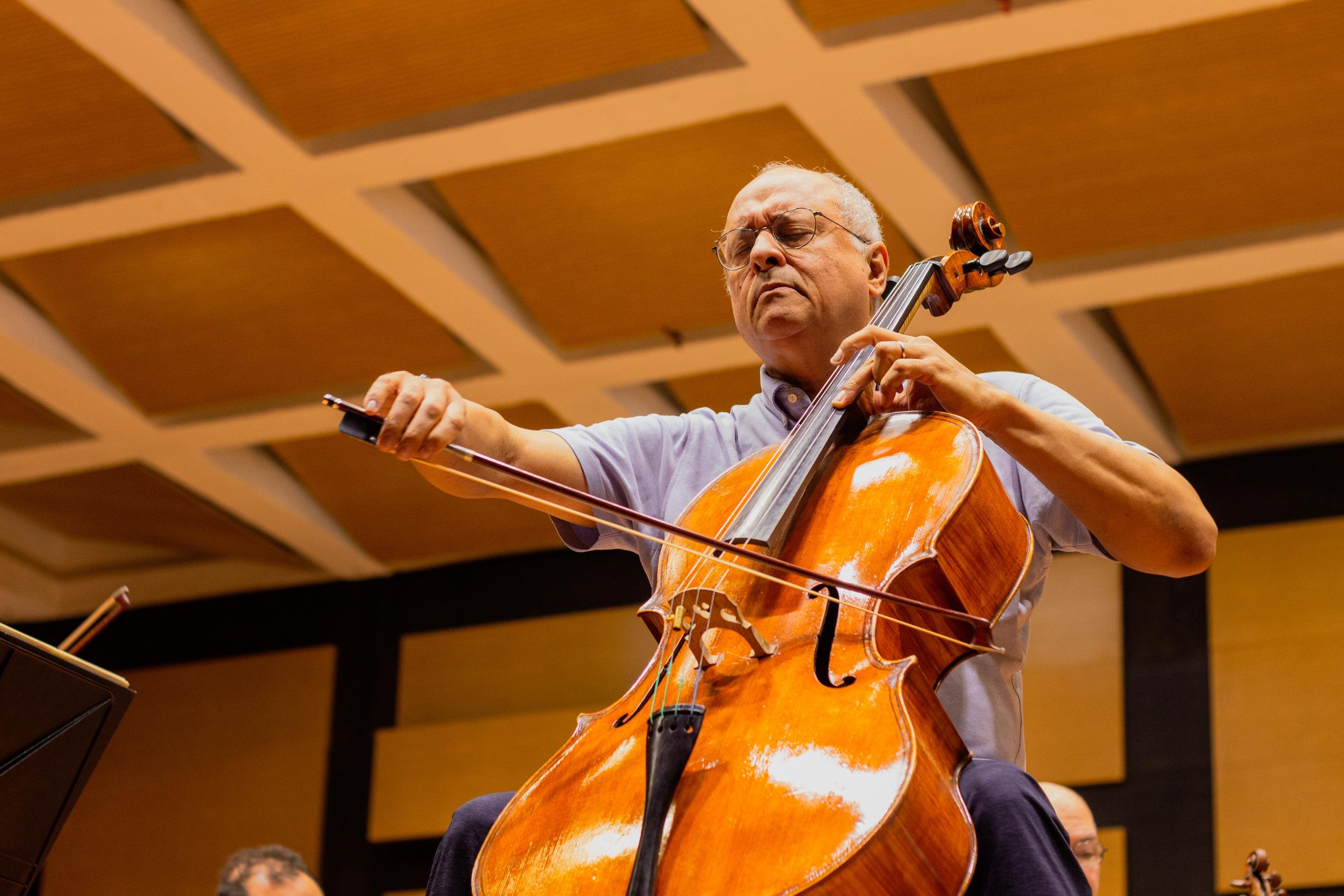 Nascido em Recife, Antonio Meneses acabou de completar 65 anos, que ir&aacute; celebrar percorrendo cidades brasileiras.