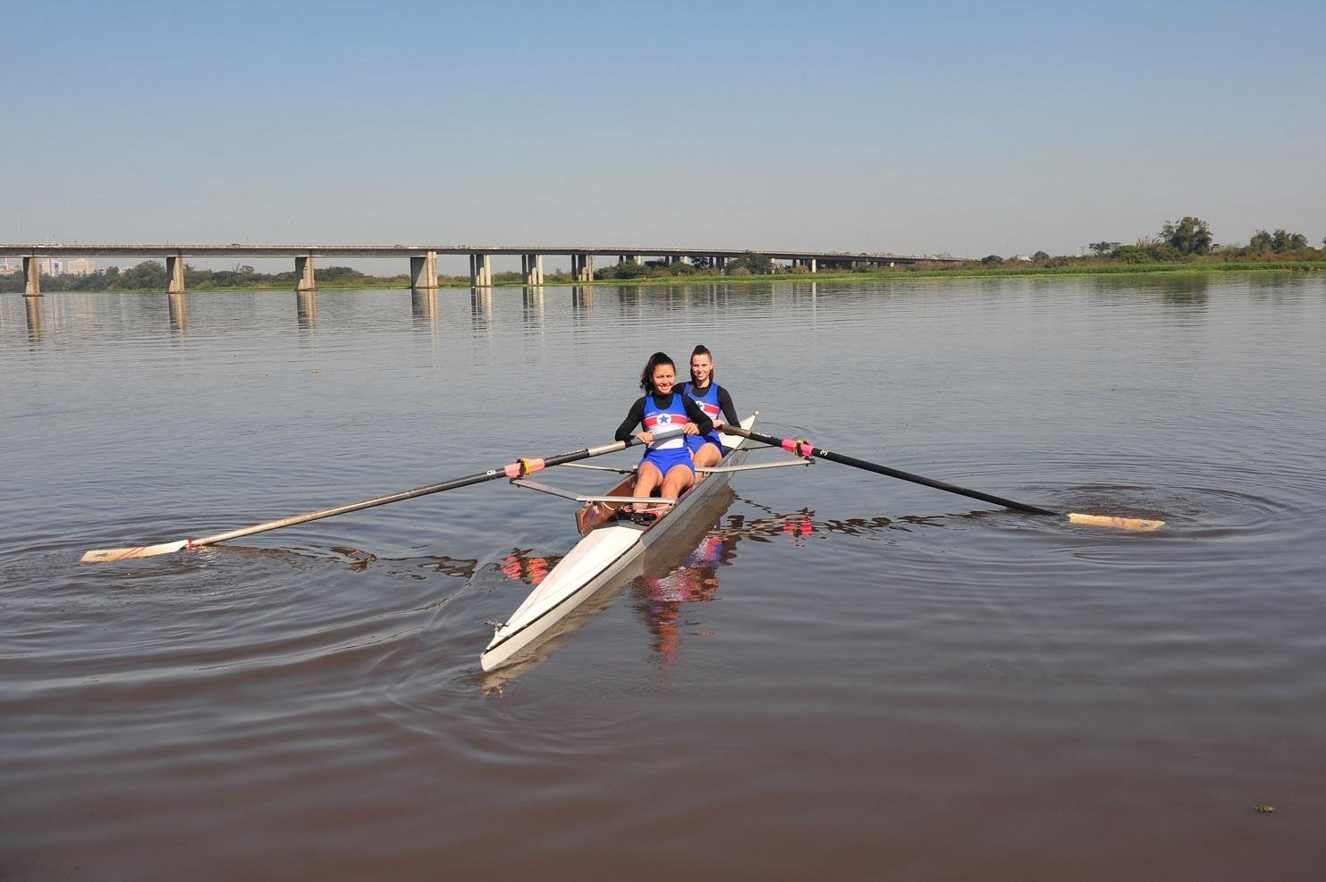 Isadora Greve, de 26 anos, e Luana Fagundes, de 27 anos, treinam diariamente no Gua&iacute;ba, exatamente entre a antiga e a nova ponte