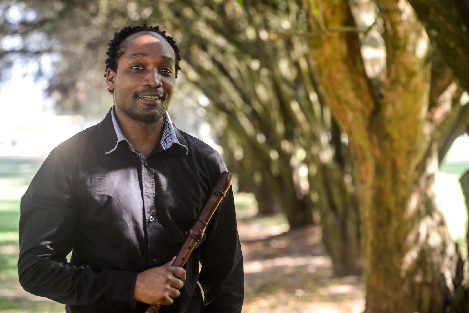 O flautista porto-alegrense radicado na Alemanha Vladimir Soares participa do concerto deste domingo
