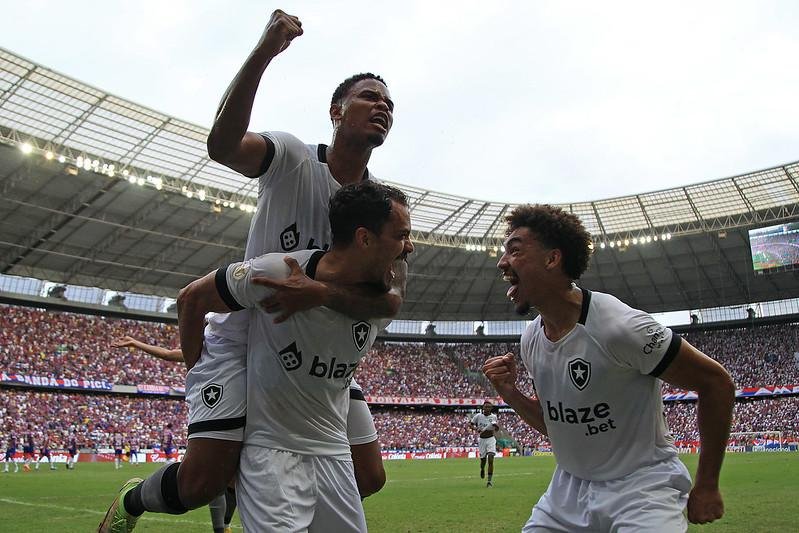 Botafogo vence o Fortaleza no Castel&atilde;o lotado