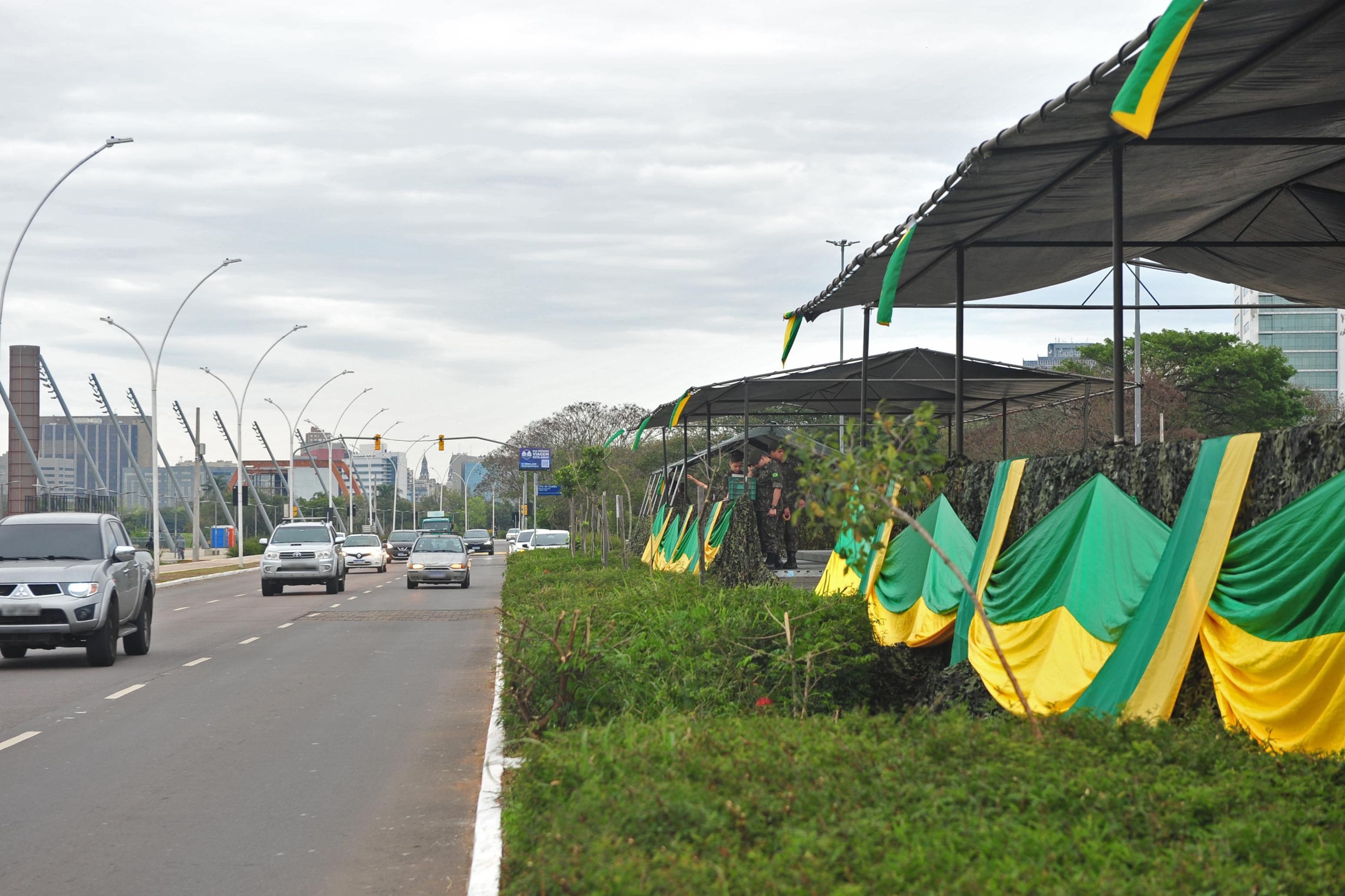 Desfile oficial da Capital ocorre a partir das 10h na avenida Edvaldo Pereira Paiva.