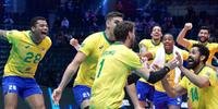 Brasil venceu o Irã por 3 a 0 e enfrenta Argentina nas quartas do Mundial