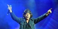 Uma das grandes vozes do metal, Bruce Dickinson, do Iron Maiden, é um dos integrantes do cast do concerto em abril de 2023