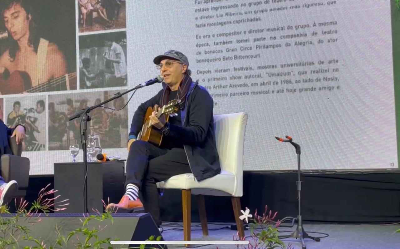 M&uacute;sico conversou com o p&uacute;blico e tocou alguns de seus principais sucessos