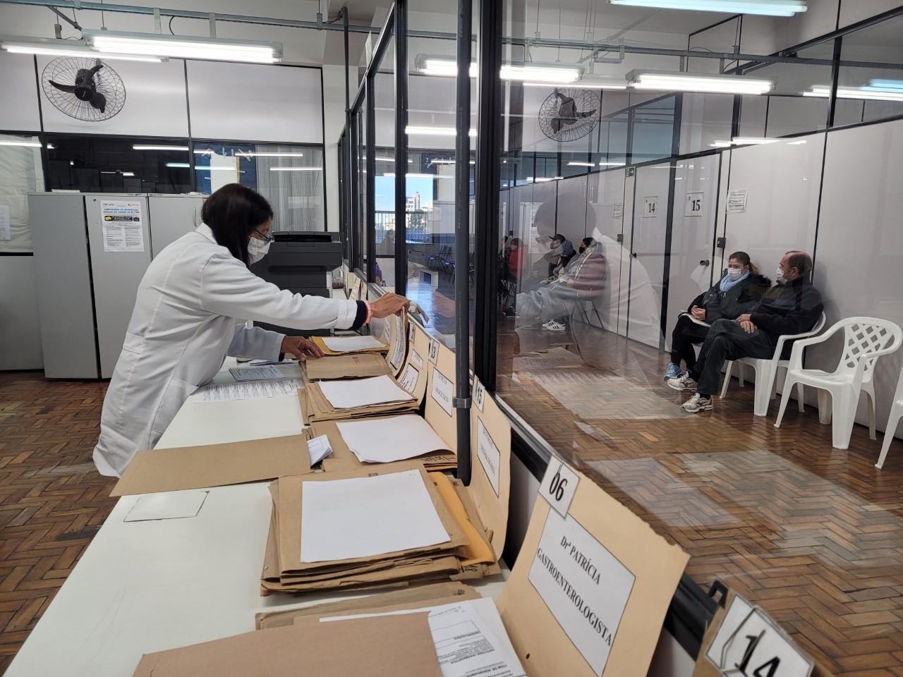 A realiza&ccedil;&atilde;o de mutir&otilde;es tem o objetivo de diminuir a demanda reprimida por atendimentos especializados