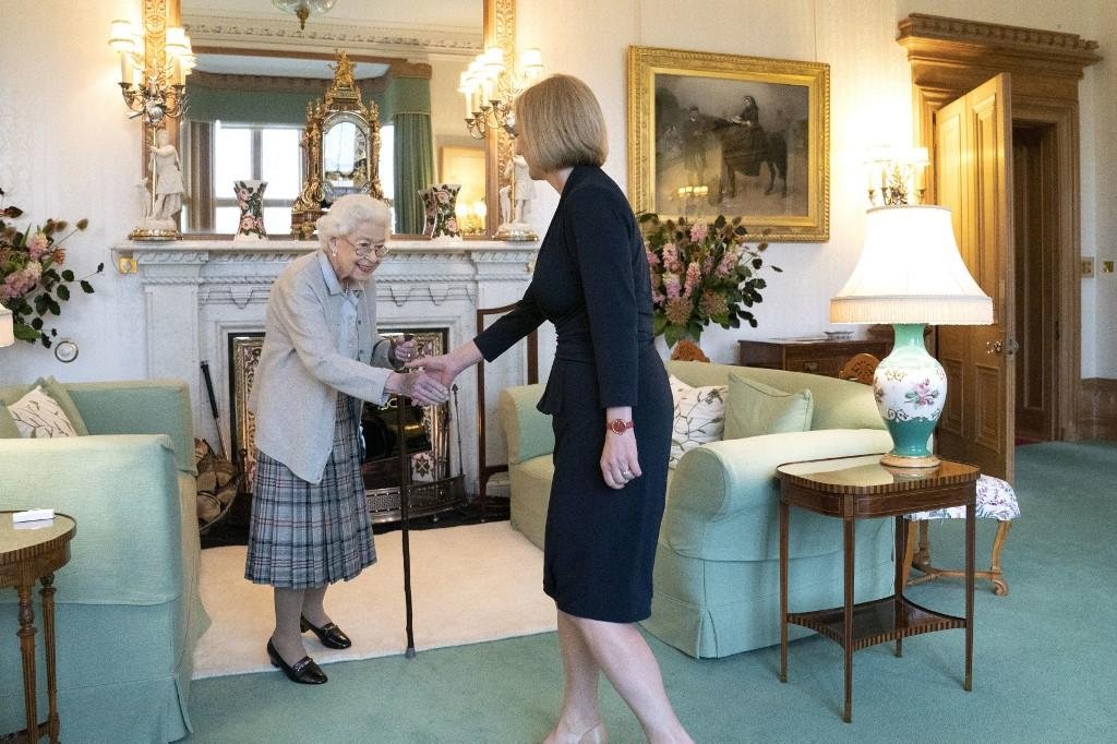 Liz Truss em encontro com a rainha Elizabeth II no dia 6 de setembro de 2022