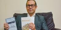 Alessandro conta que o livro de crônicas ‘Buenas!’ será lançado na primeira quinzena de outubro, pela Lisbon Internacional Press, distribuído no Brasil e Portugal