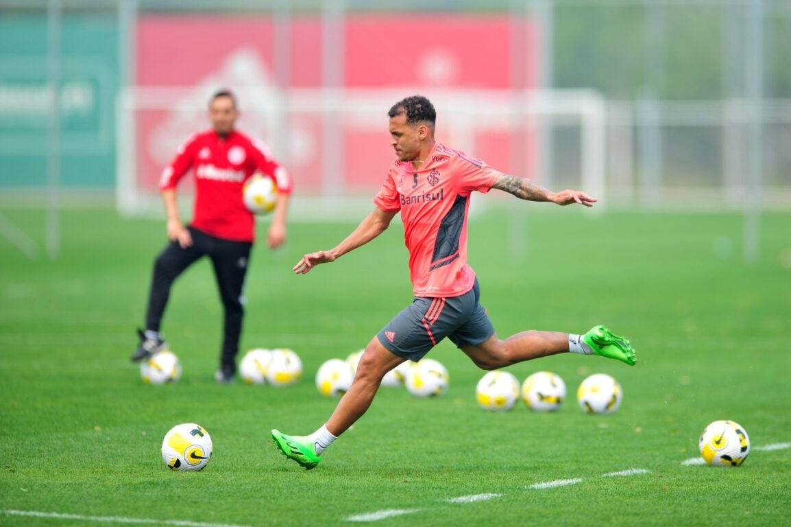 Alan Patrick &eacute; a novidade para enfrentar o Dourado no Beira-Rio