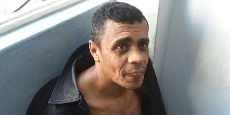 Ad&eacute;lio segue preso