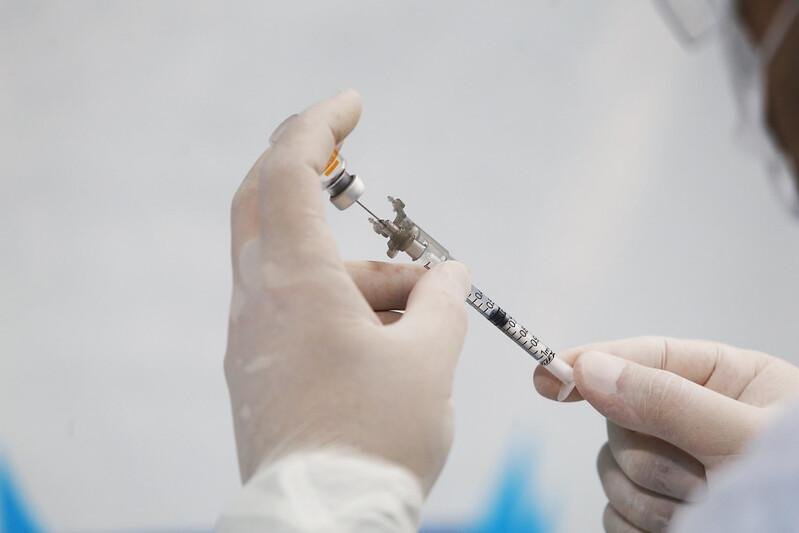 No munic&iacute;pio, tamb&eacute;m j&aacute; est&aacute; dispon&iacute;vel a quarta dose para pessoas com comorbidades a partir de 18 anos