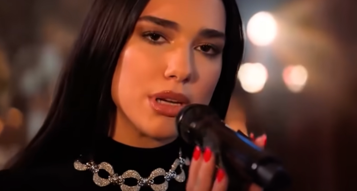 Ap&oacute;s fazer show em S&atilde;o Paulo para aproximadamente 30 mil pessoas, Dua Lipa vai encerrar a noite do &uacute;ltimo dia de Rock in Rio, trazendo show da turn&ecirc; de seu disco "Future Nostalgia".