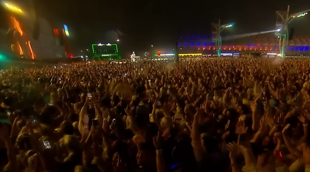 Banda liderada por Chris Martin atingiu um outro patamar no conceito de apresenta&ccedil;&atilde;o no festival, usando muitos artif&iacute;cios que outras atra&ccedil;&otilde;es n&atilde;o usam.