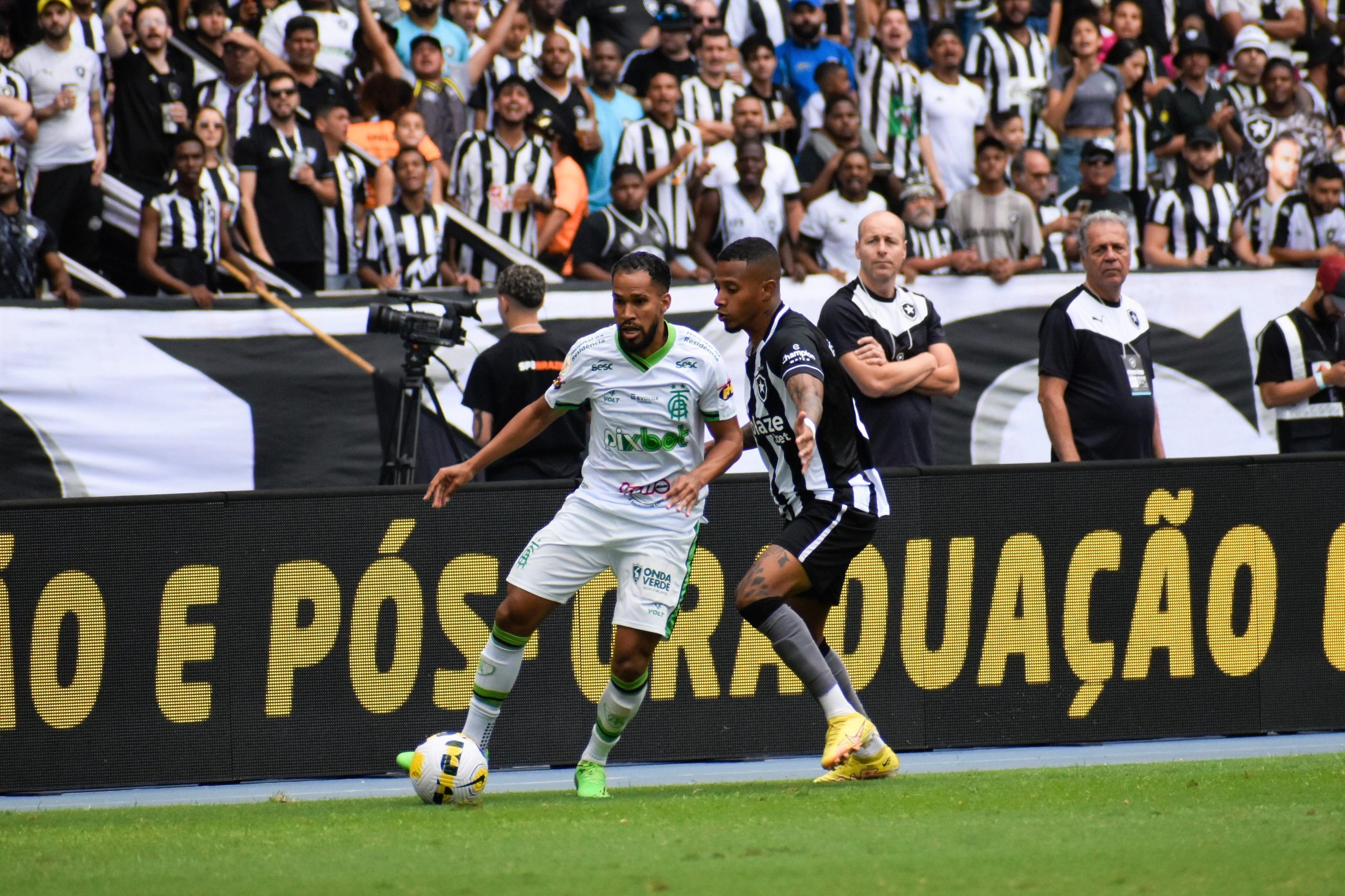 Duelo no est&aacute;dio Engenh&atilde;o, que contou com p&uacute;blico superior a 30 mil torcedores, terminou em 0 a 0