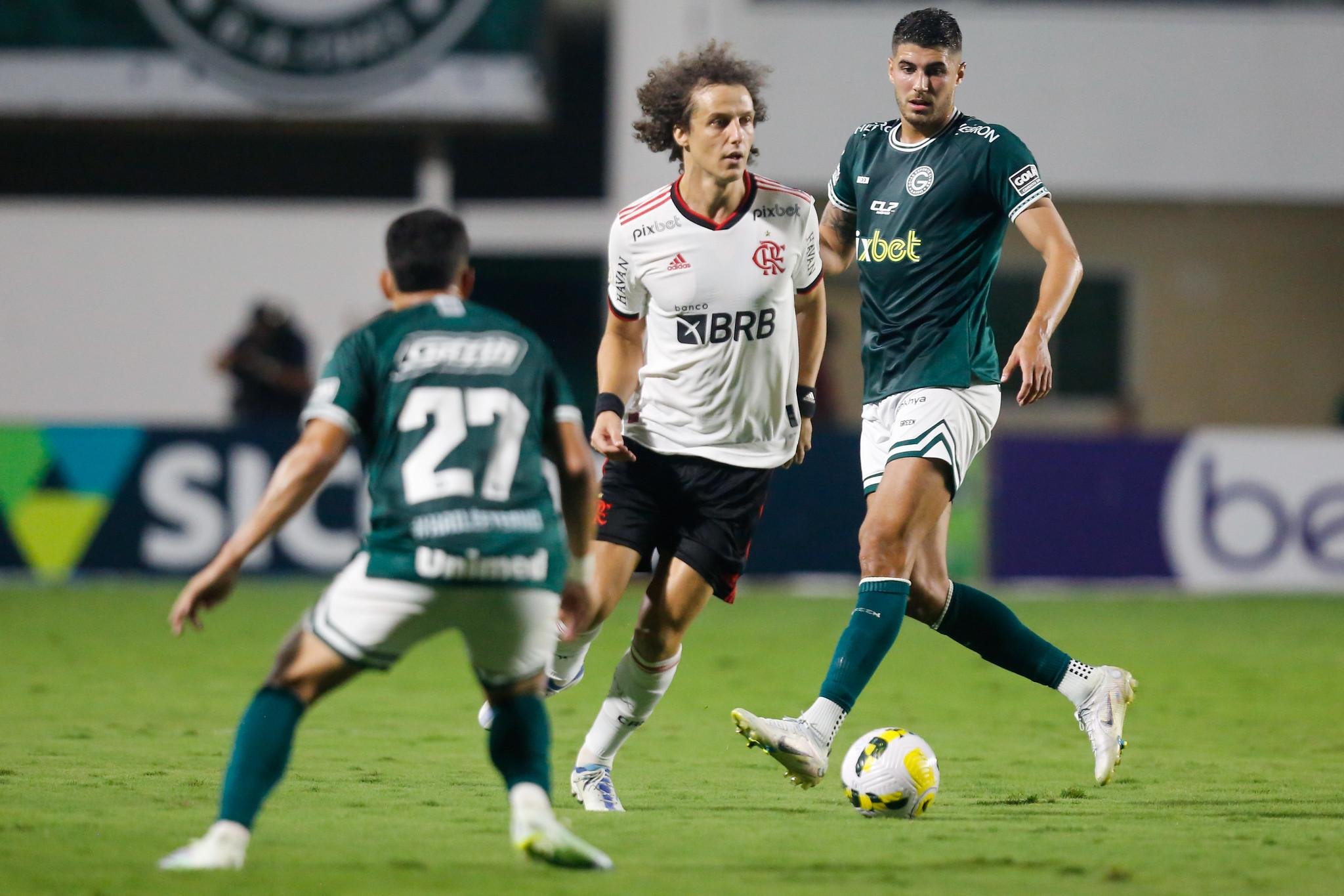 Flamengo empata com time misto