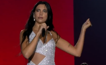 Para o fechamento, Dua Lipa reservou o seu grande sucesso 'Don't Start Now', m&uacute;sica que estourou no Brasil em meados de 2020