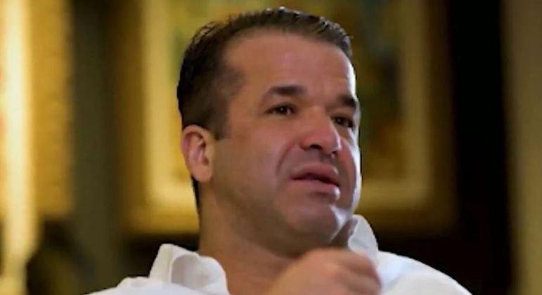 Thiago Brennand ter&aacute; de entregar o celular e o passaporte assim que retornar ao Brasil