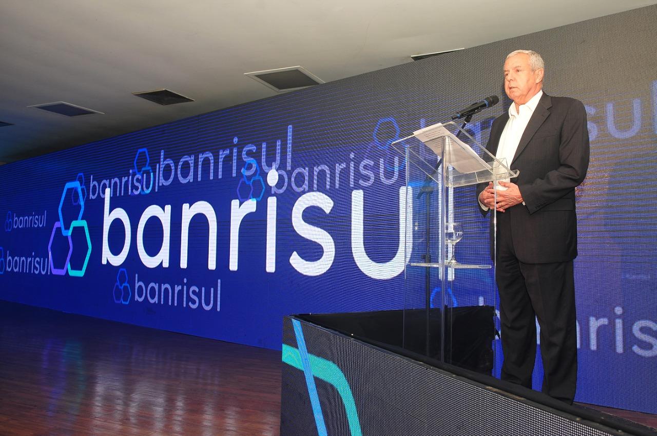 Presidente do Banrisul, Cl&aacute;udio Coutinho, anunciando marketplace Banrishopping
