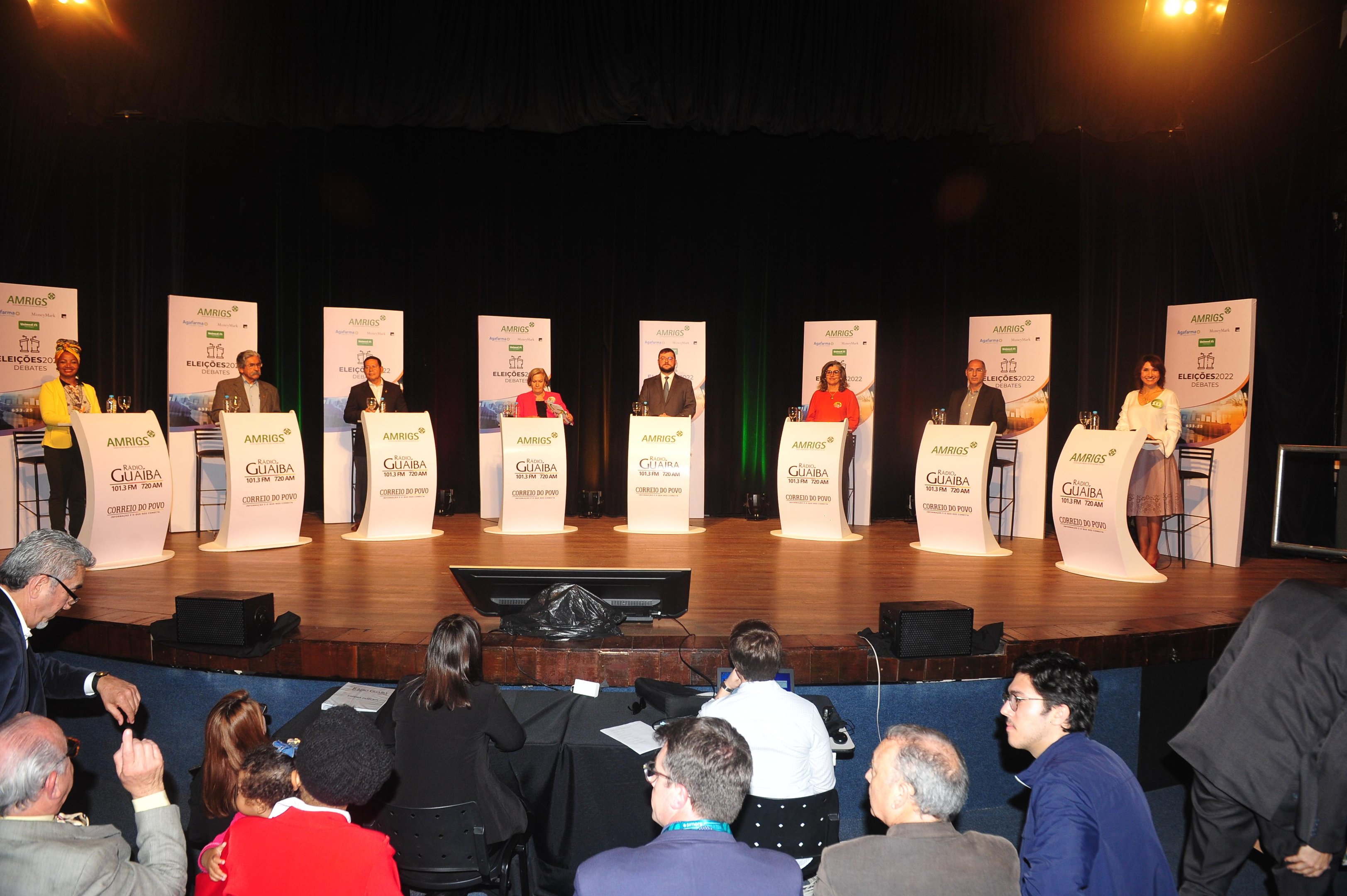 Debate ocorreu no teatro da Amrigs