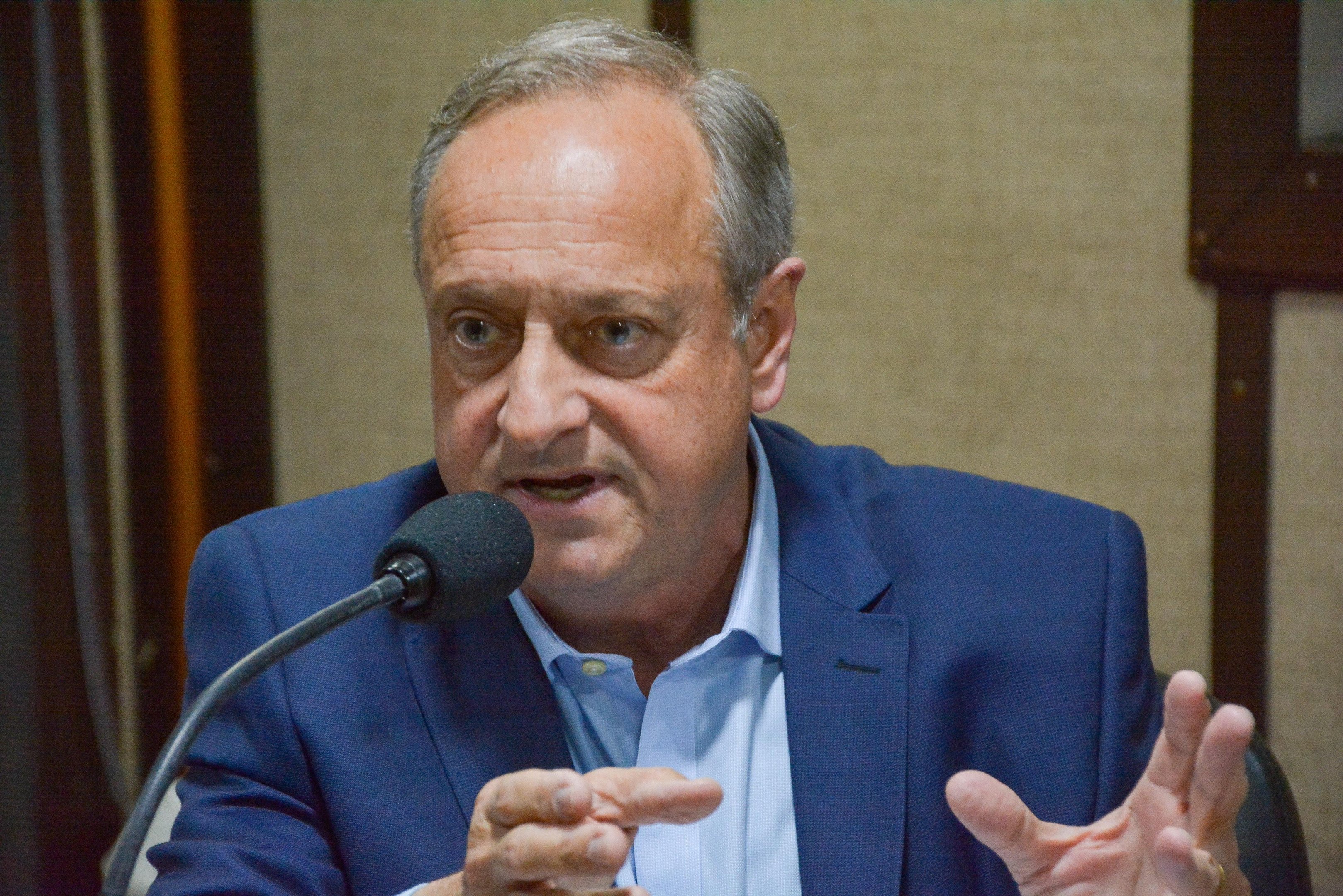 Candidato ao governo do RS, Vieira da Cunha (PDT), foi entrevistado pelo programa 'Agora' da R&aacute;dio Gua&iacute;ba