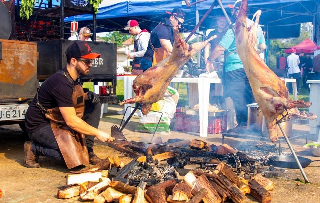 Churras & L&uacute;pulo &eacute; uma grande celebra&ccedil;&atilde;o entre chefs, assadores e cervejeiros