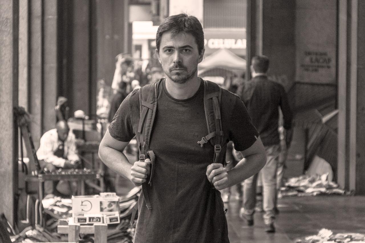 Graduado em Psicologia e mestre em Antropologia, Manoel lecionou na Universit&eacute; Paris-Diderot Sorbonne Cit&eacute;, onde rea&shy;lizou mestrado e doutorado em psican&aacute;lise.