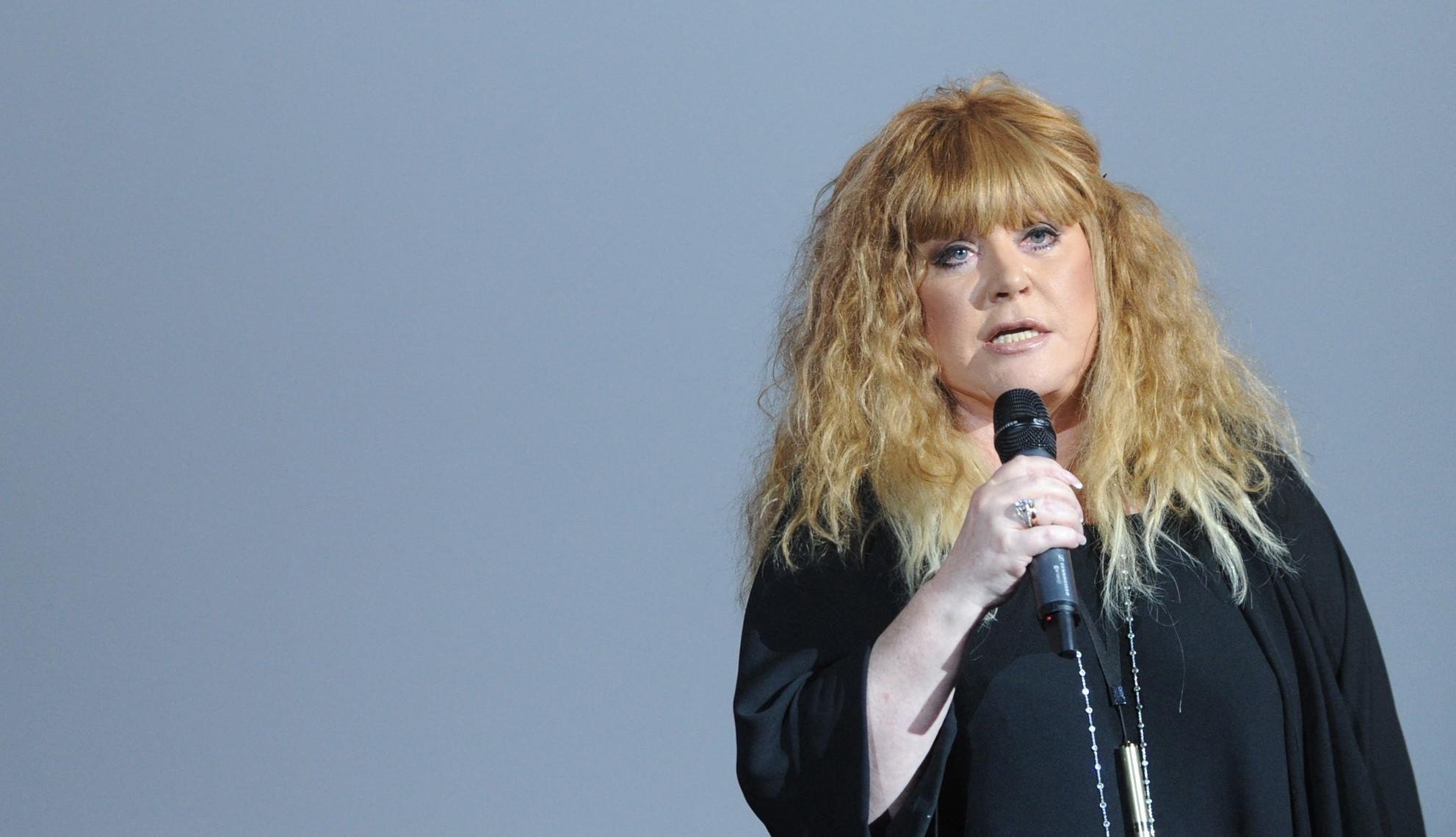 Alla Pugacheva, em sua conta no Instagram, na qual tem quase 3,5 milh&otilde;es de seguidores,  reagiu ao an&uacute;ncio de sexta-feira de que seu marido foi incluido em lista dos "agentes estrangeiros" na R&uacute;ssia