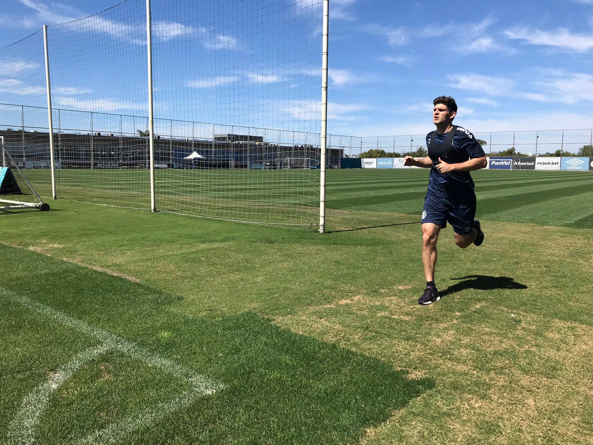 Kannemann treina e fica perto de voltar ao time do Gr&ecirc;mio