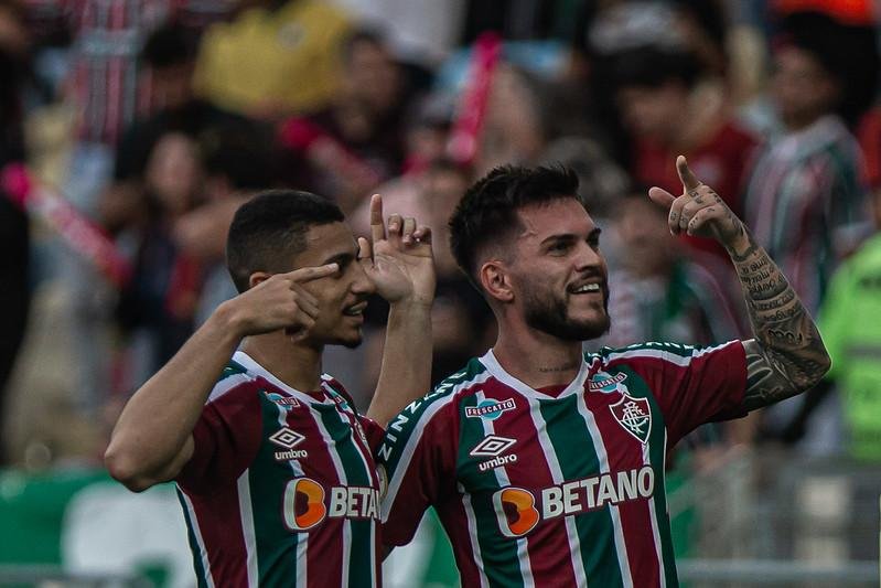 Fluminense vence o Flamengo e &eacute; vice-l&iacute;der do Brasileir&atilde;o