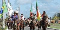 Em Canoas, desfile contou com a participação de 450 cavalarianos