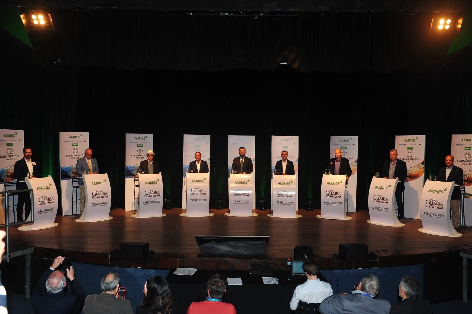 Oito postulantes &agrave; vaga ao Piratini responderam quest&atilde;o &uacute;nica na abertura do debate promovido pelo Correio do Povo, R&aacute;dio Gua&iacute;ba e AMRIGS