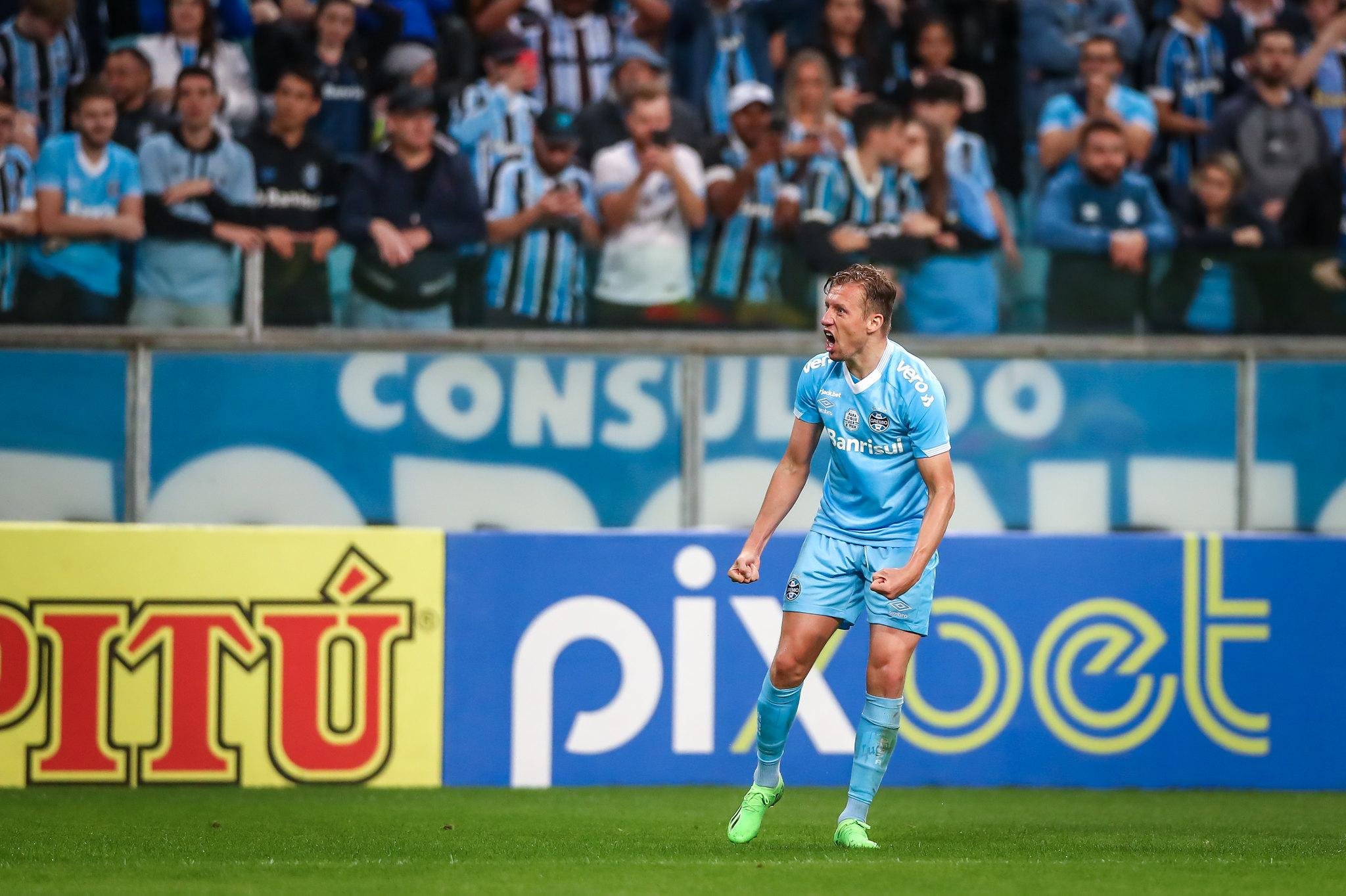 Lucas Leiva marcou o seu primeiro gol no retorno ao Gr&ecirc;mio