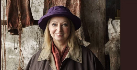 De Hilary Mantel, no Brasil, j&aacute; foram lan&ccedil;ados "Wolf Hall", "Tragam os Corpos" e "O Espelho e a Luz"