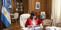Vice-presidente da Argentina, Cristina Kirchner, em gabinete presidencial
