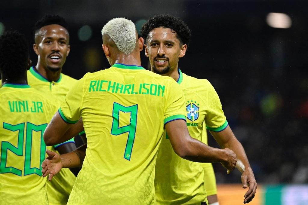 Richarlison marcou dois gols no jogo