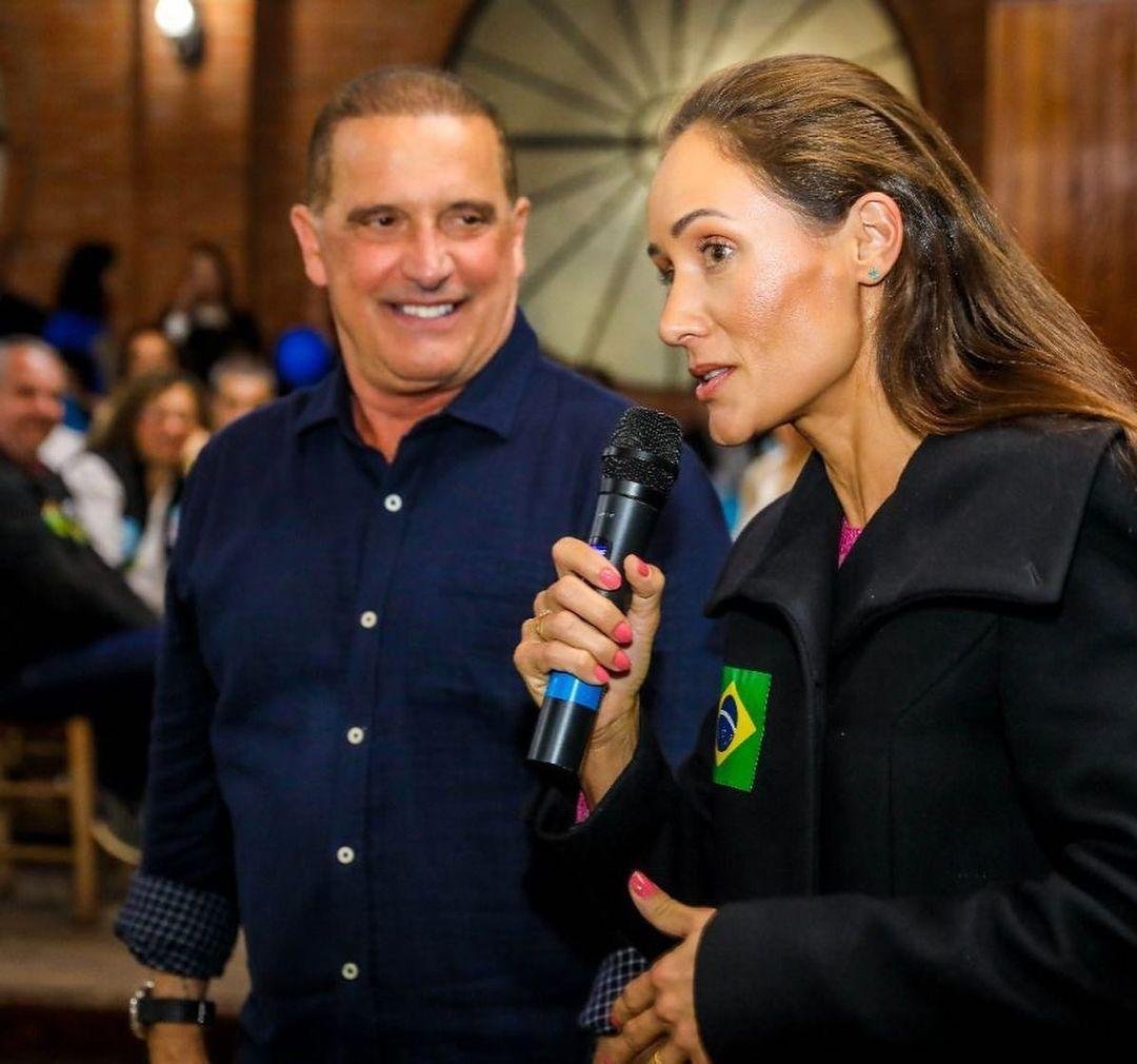 Onyx Lorenzoni e Denise, sua esposa, t&ecirc;m sido uma parceria imbat&iacute;vel na campanha
