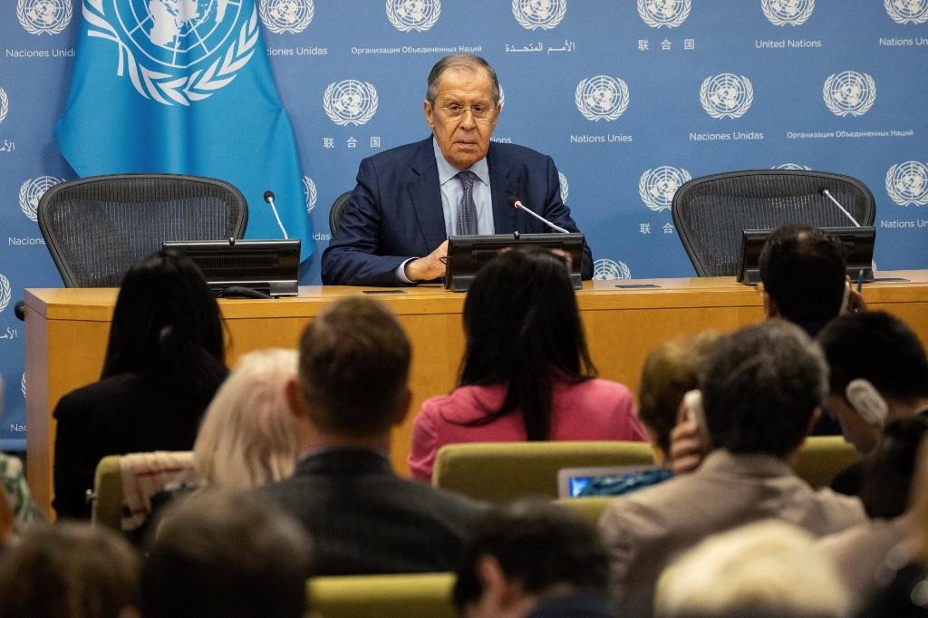 Sergei Lavrov afirmou que americanos agem com impunidade ao redor do mundo e se consideram "enviados de Deus"