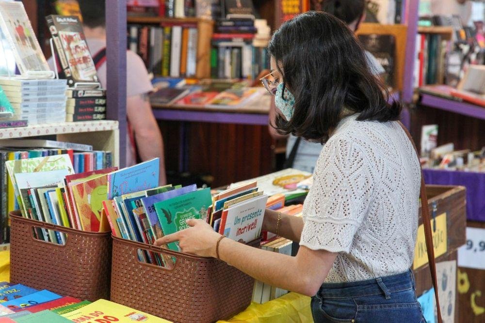 Neste ano, ser&atilde;o 18 bancas, que estar&atilde;o presentes oferecendo at&eacute; 20% de desconto nas compras de livros