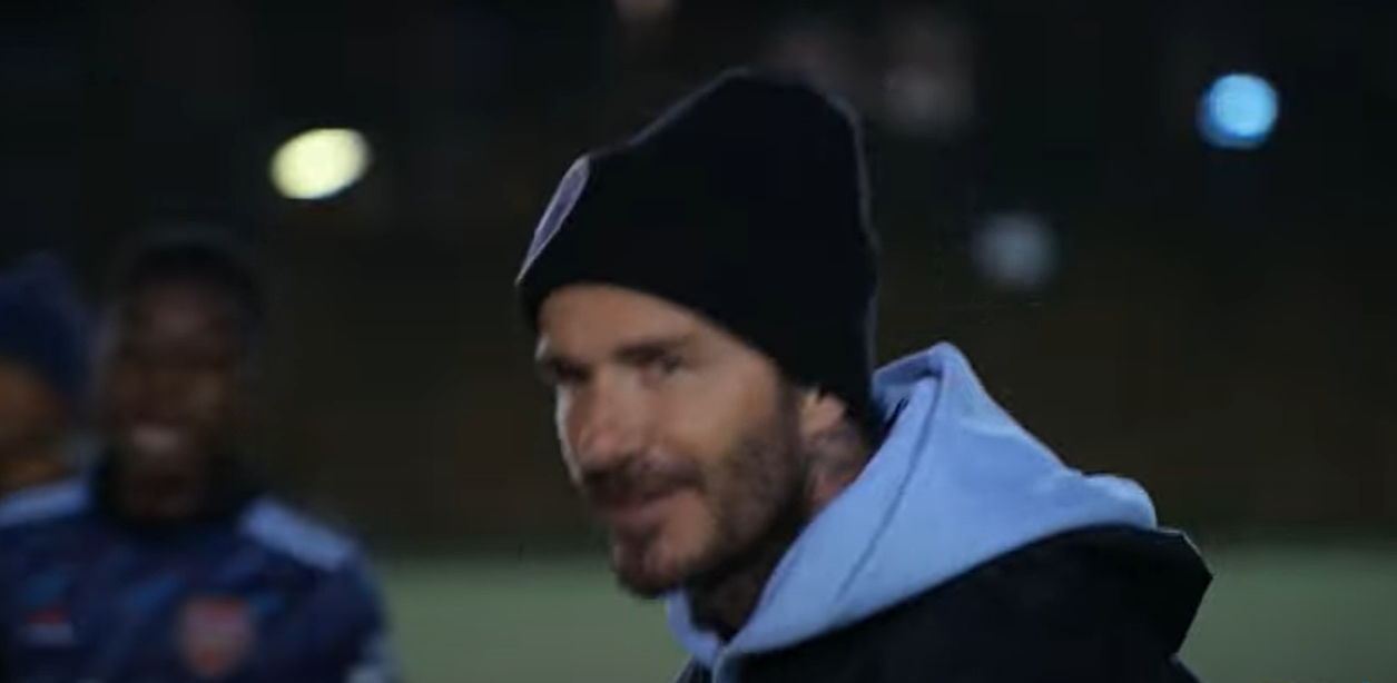 Emocionante s&eacute;rie traz o jogador de volta a suas ra&iacute;zes no leste de Londres para liderar os&nbsp;Westward Boys, time de futebol infantil em que jogou quando crian&ccedil;a, que terminou em &uacute;ltimo em seu campeonato e est&aacute; &agrave; beira do rebaixamento.